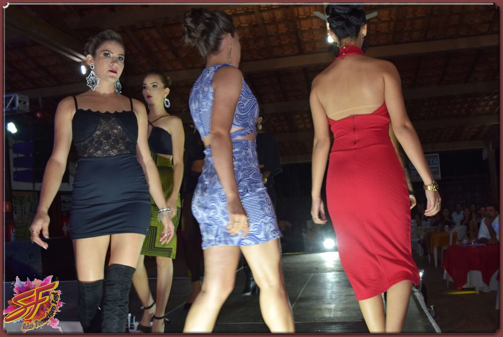 DESFILE DA RAINHA DA EXPOVALE 2019
